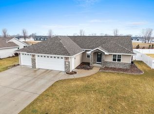 1748 Bridge Port Cir, De Pere, WI 54115