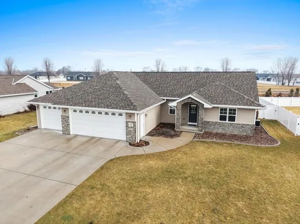 1748 Bridge Port Cir, De Pere, WI 54115