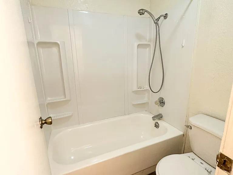 924 W Chestnut St #5 — Photo 9