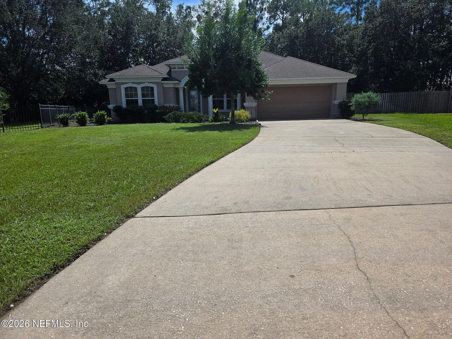3 bed, 2.0 bath, 1969 sqft, $2,200 — Photo 3