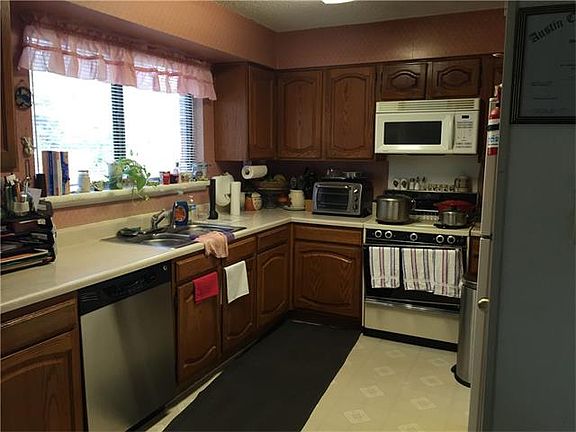 4th image of 13900 Cambourne Dr