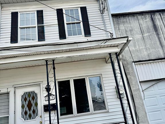 2nd image of 213 W Columbus St