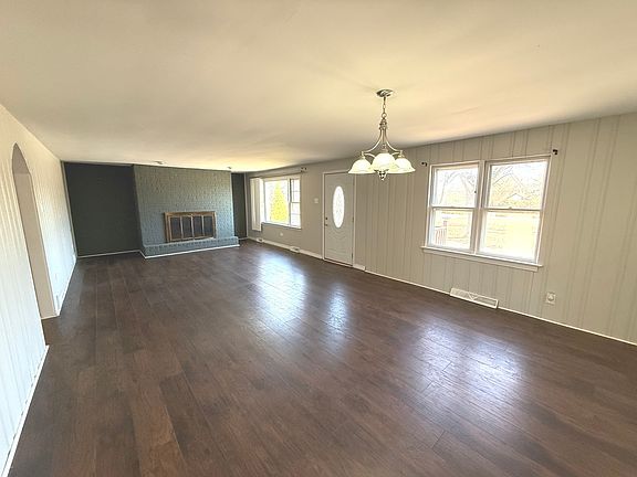 3rd image of 8412 Meadowbrook Dr