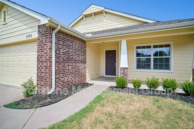 3 bed, 2.0 bath, 1454 sqft, $1,795 — Photo 2