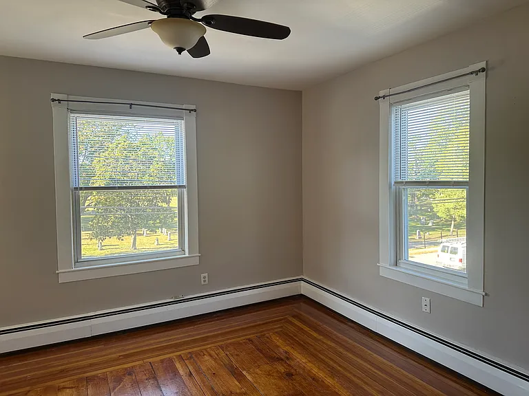 134 1/2 Kinsley St #2 — Photo 1