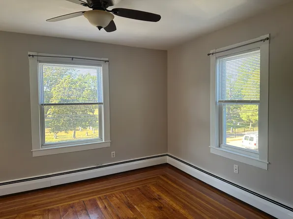 134 1/2 Kinsley St #2, Nashua, NH 03060