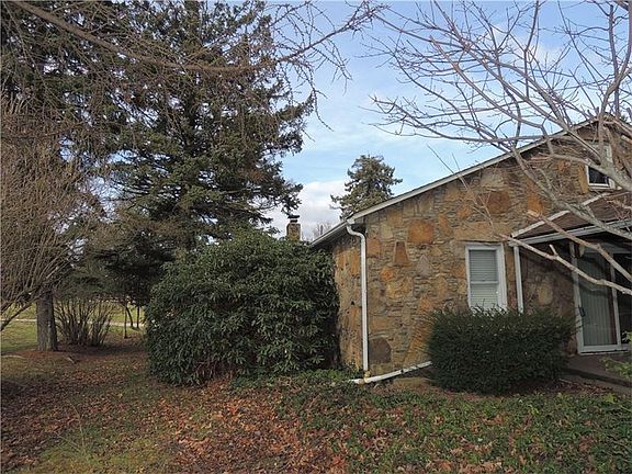 5th image of 1042 Old Wm Penn Hwy