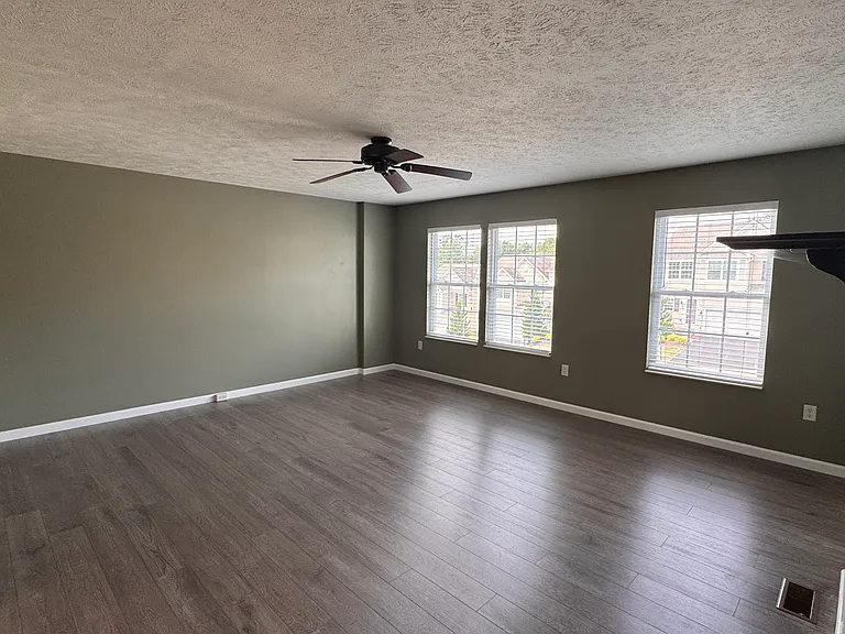 748 Freedom Dr — Photo 3