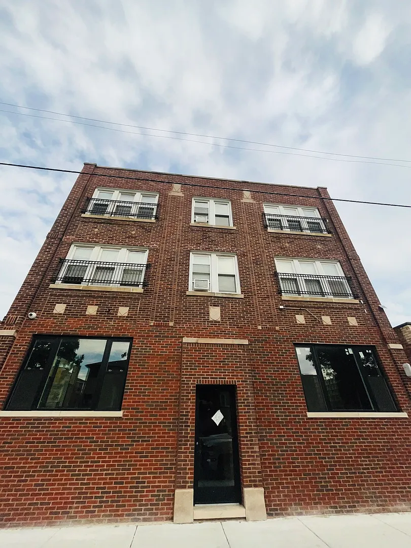 2 bed, $1,995 — Photo 1