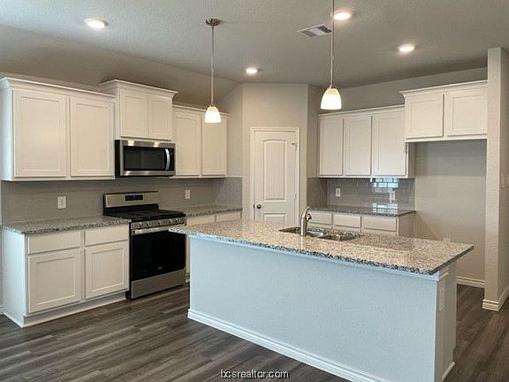 3rd image of 6143 Darlington Ave