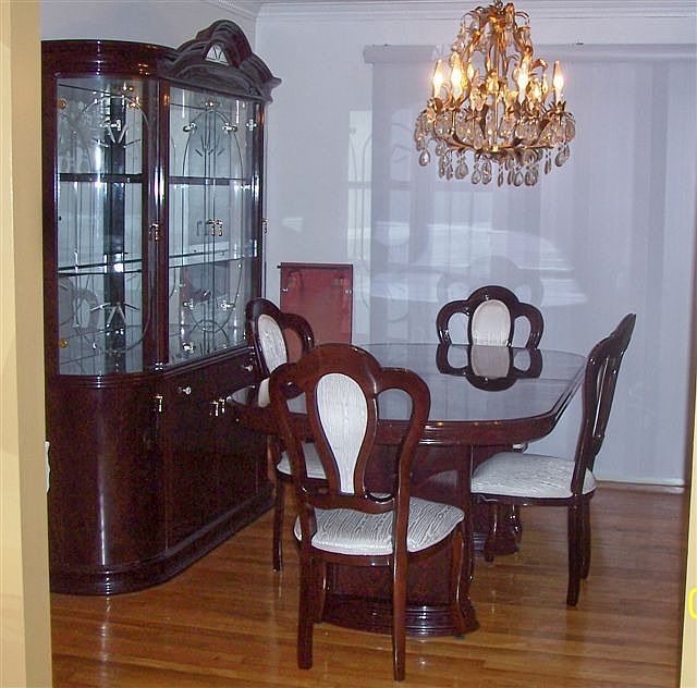 FORMAL DR w/HARDWOOD FLOORS