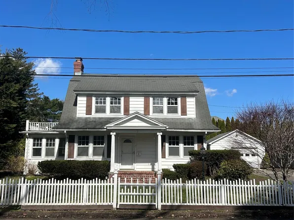 11 Hulse Street, Bellport Village, NY 11713