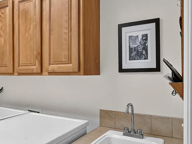 8106 W Penny Ln — Photo 19
