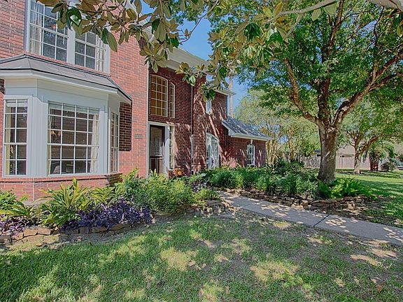 5th image of 2433 Lakeside Dr
