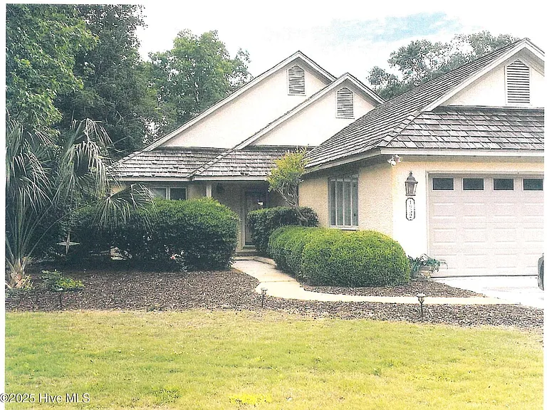 1932 Prestwick Ln — Photo 1