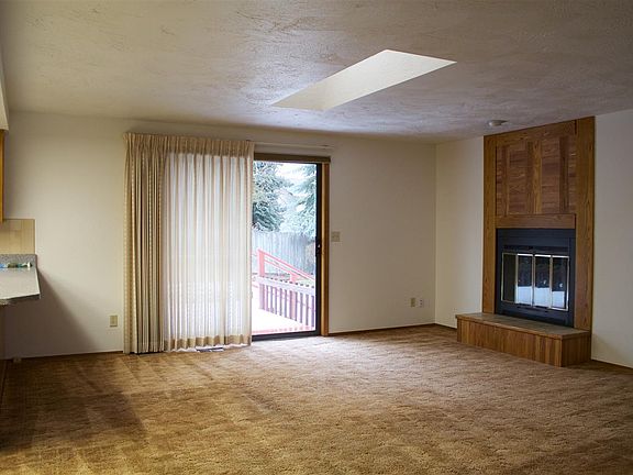 4th image of 2227 E 50th Ave