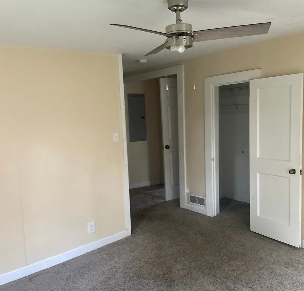 3 bed, 800 sqft, $1,400 — Photo 3