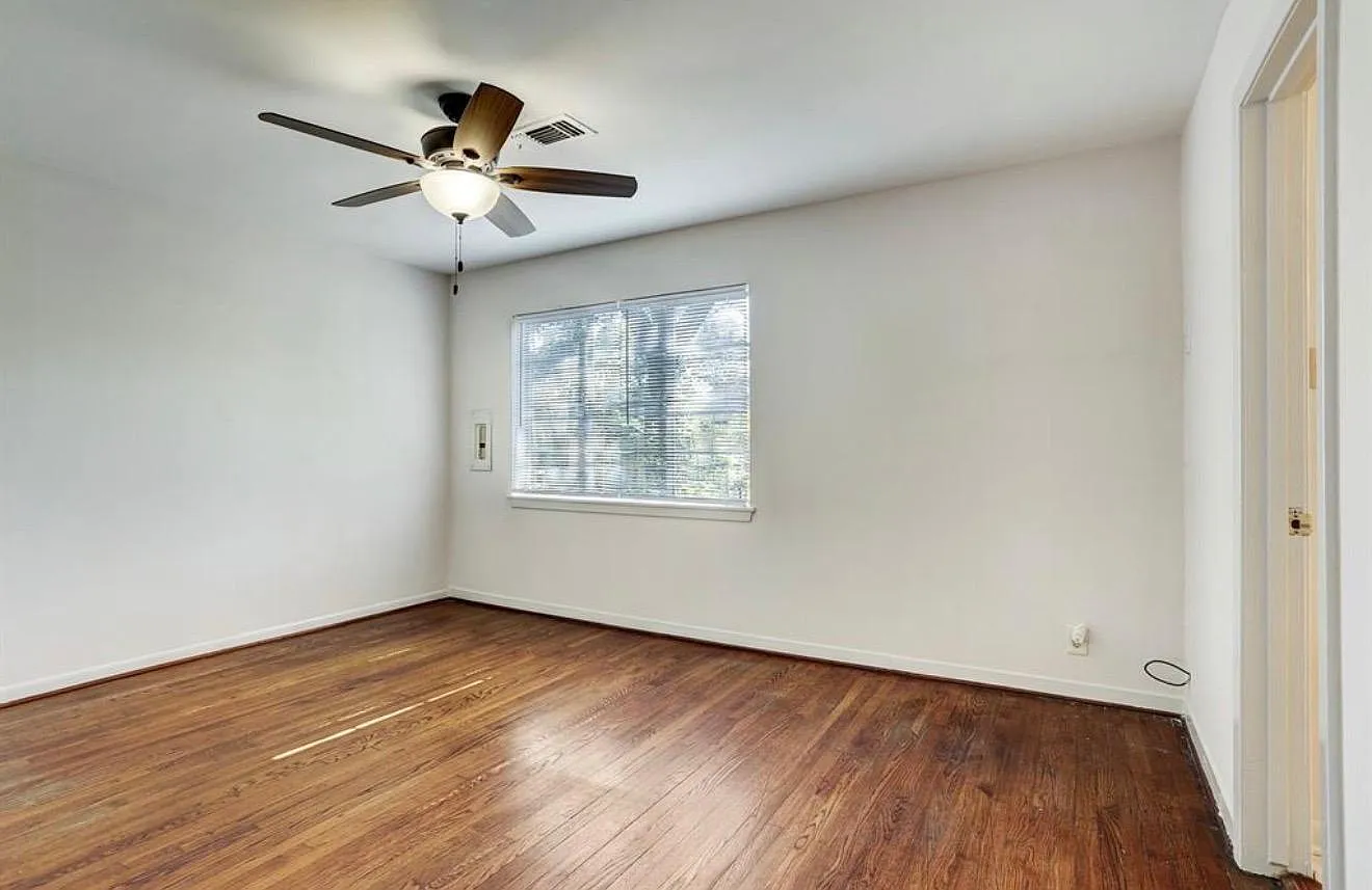 3 bed, 2.0 bath, 1352 sqft, $1,995 — Photo 3