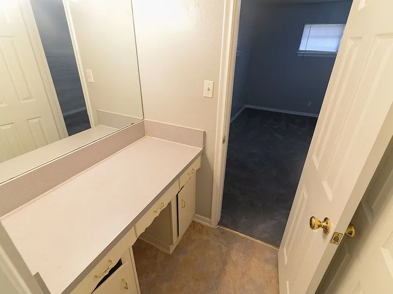 614 N Young Blvd — Photo 7