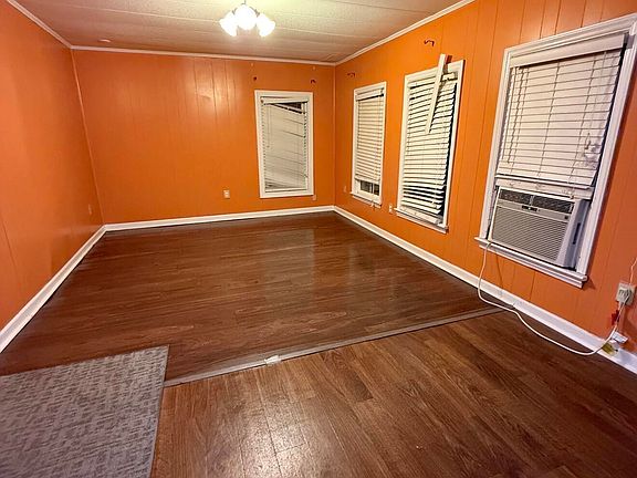 5th image of 135 Larry Avenue