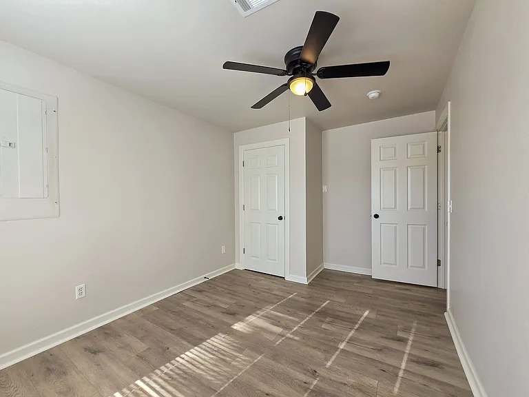 1224 N Market Ave — Photo 4