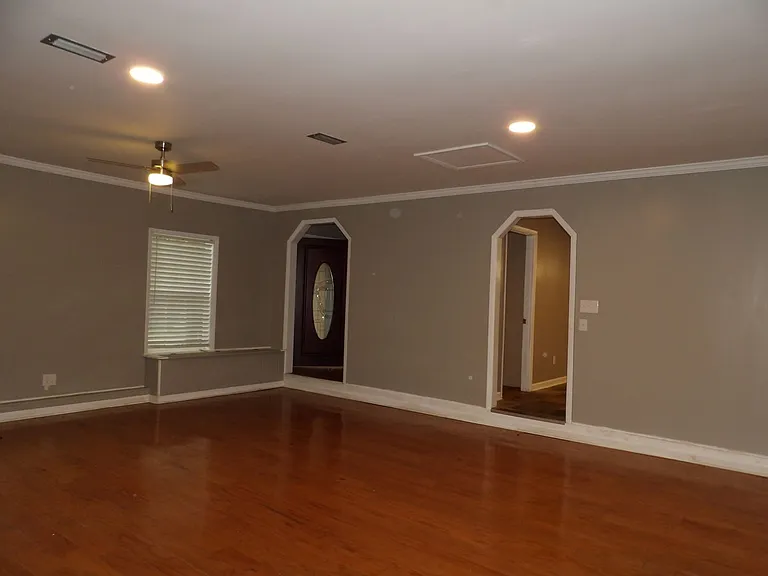 220 Yellowleaf Dr — Photo 4