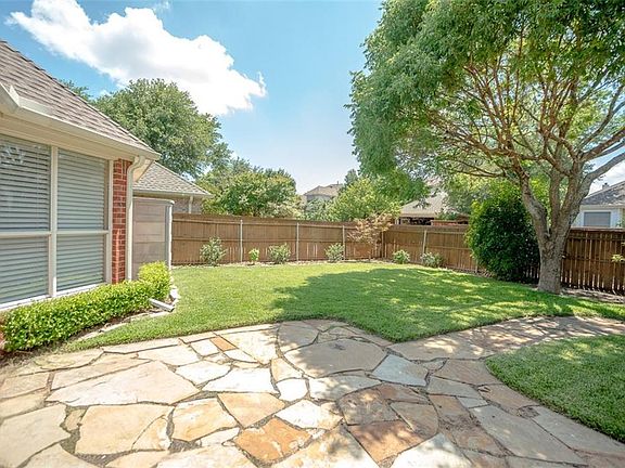 4th image of 306 Fairfax Dr