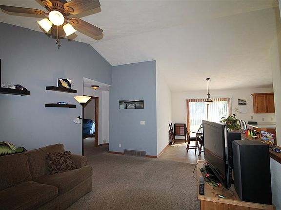 4th image of 2014 Stonefield Ln