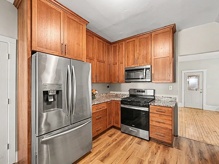 1411 Knox Ave N — Photo 2