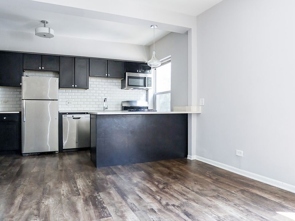 1st image of 1250 W Montrose Ave #220