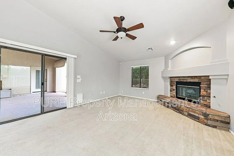 4 bed, 2.0 bath, 2445 sqft, $2,795 — Photo 4