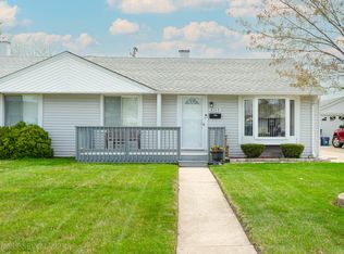 8763 S Corcoran Rd, Hometown, IL 60456