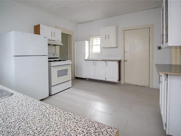 5th image of 415 Parkdale Ave