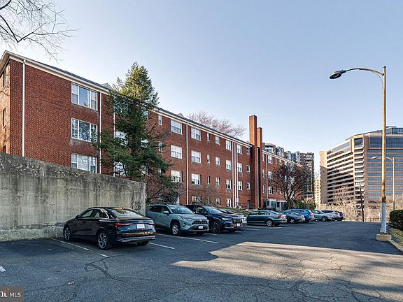 5th image of 1427 N Nash St #303