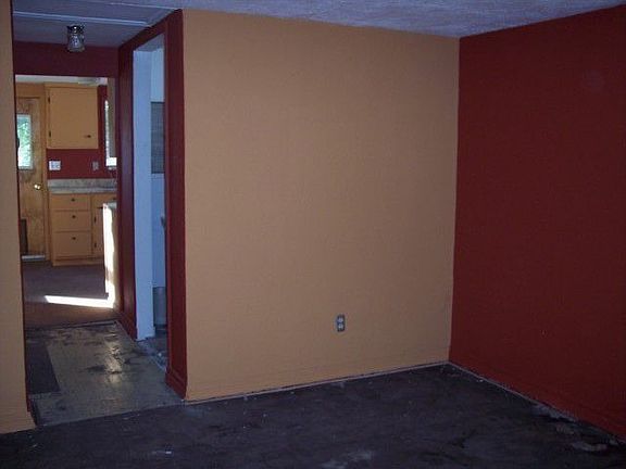 4th image of 708 Charles St
