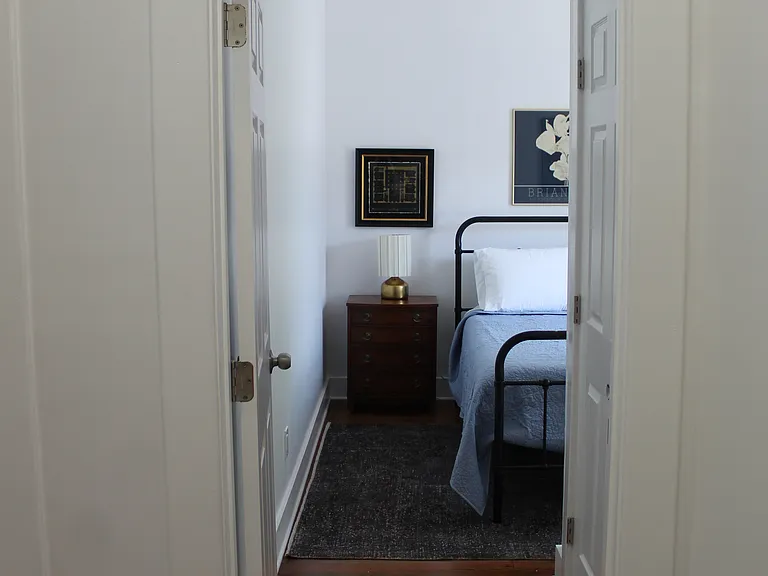 203 E 39th St #B — Photo 13