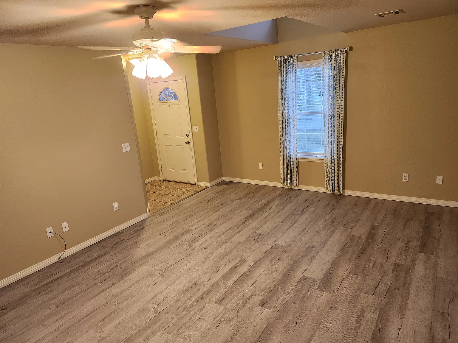 2 bed, 1.5 bath, 800 sqft, $1,150 — Photo 3