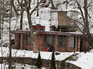 21 Lake Shore Dr, Cross Lanes, WV 25313