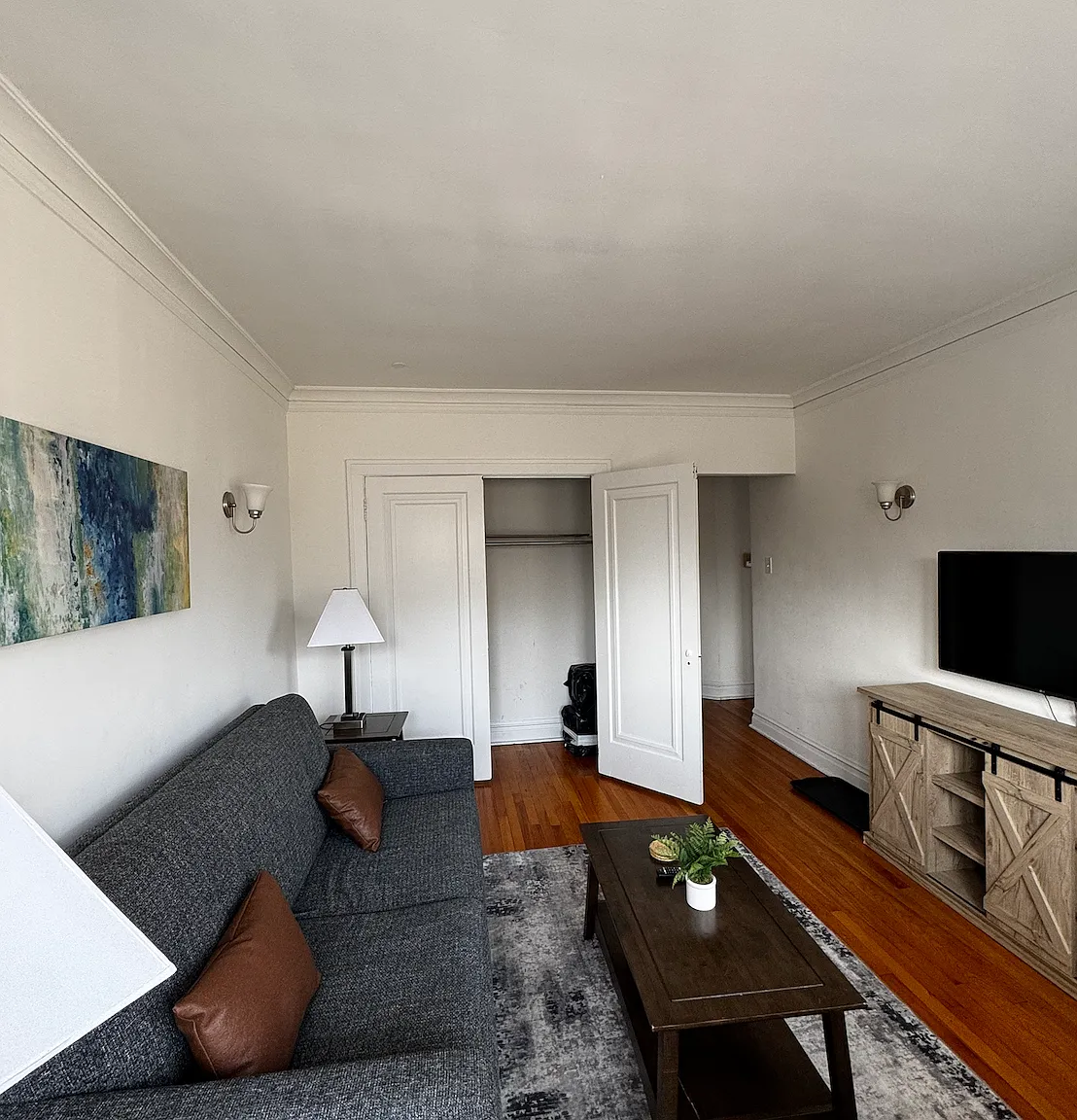 1 bed, 700 sqft, $2,045 — Photo 3
