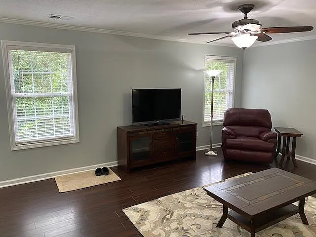 331 Black Ave #A — Photo 9