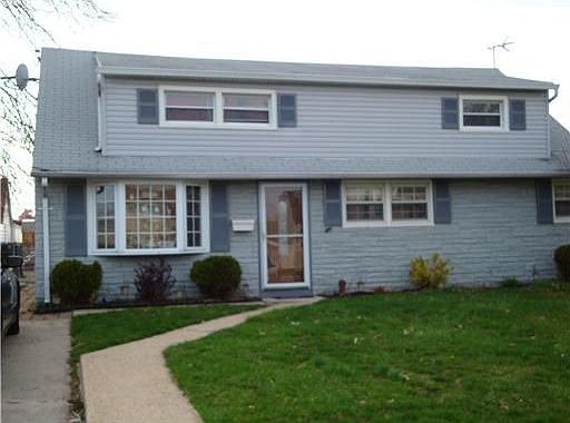 2nd image of 95 Marion St