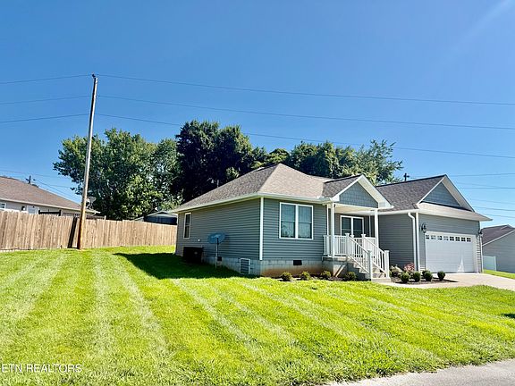 5th image of 127 Kars Ln