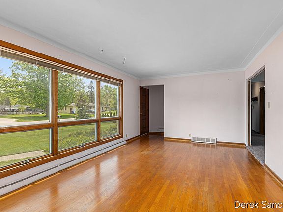 5th image of 14169 Carol St