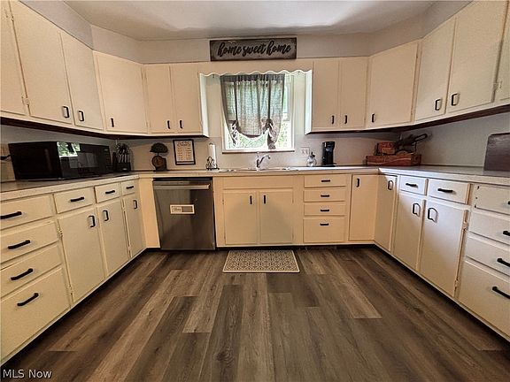 3rd image of 6601 Mapleton St SE