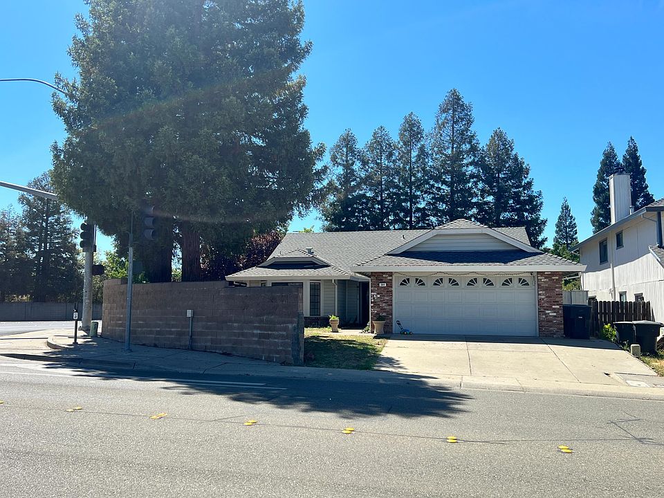 2nd image of 384 Sawtell Rd