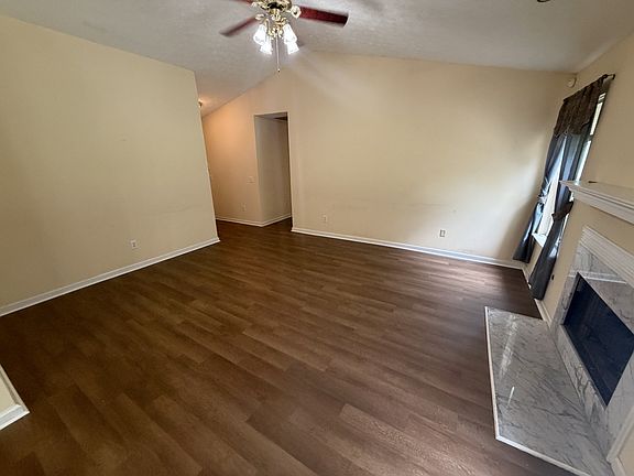 3rd image of 105 Pleasant Ln