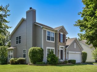 16 Forestview Ln, Aurora, IL 60502