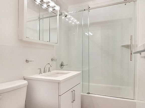 5th image of 235 W 22nd St APT 1E