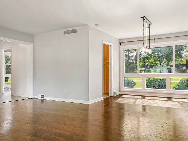 6843 E Dartmoor Rd — Photo 4