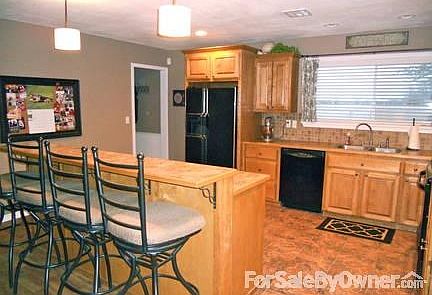 5th image of 325 Eastmanor Cir